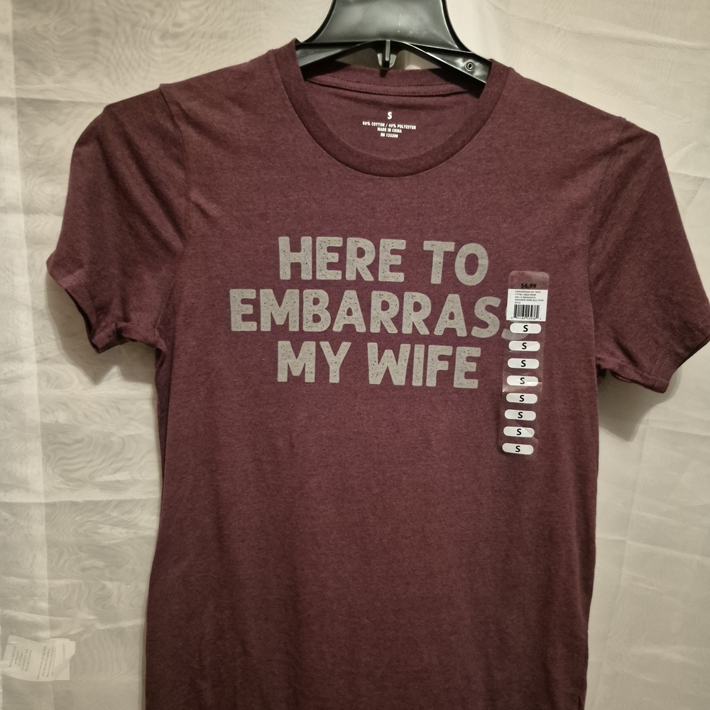 NWT Men's Small Burgundy Graphic T-Shirt